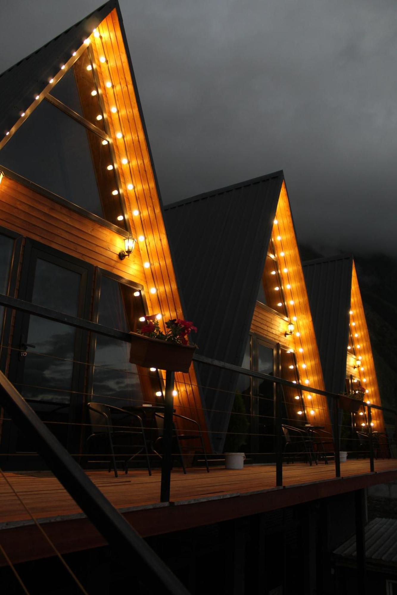 Pyramid Kazbegi Hotel Ngoại thất bức ảnh