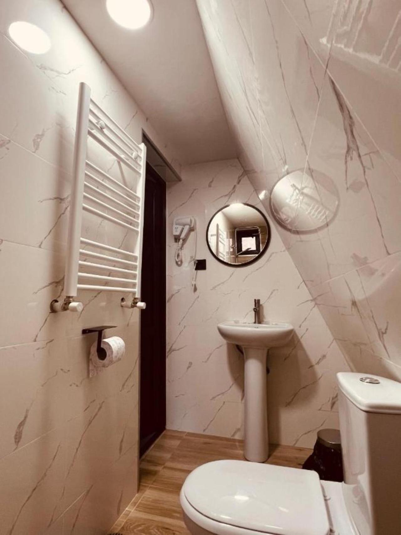 Pyramid Kazbegi Hotel Ngoại thất bức ảnh