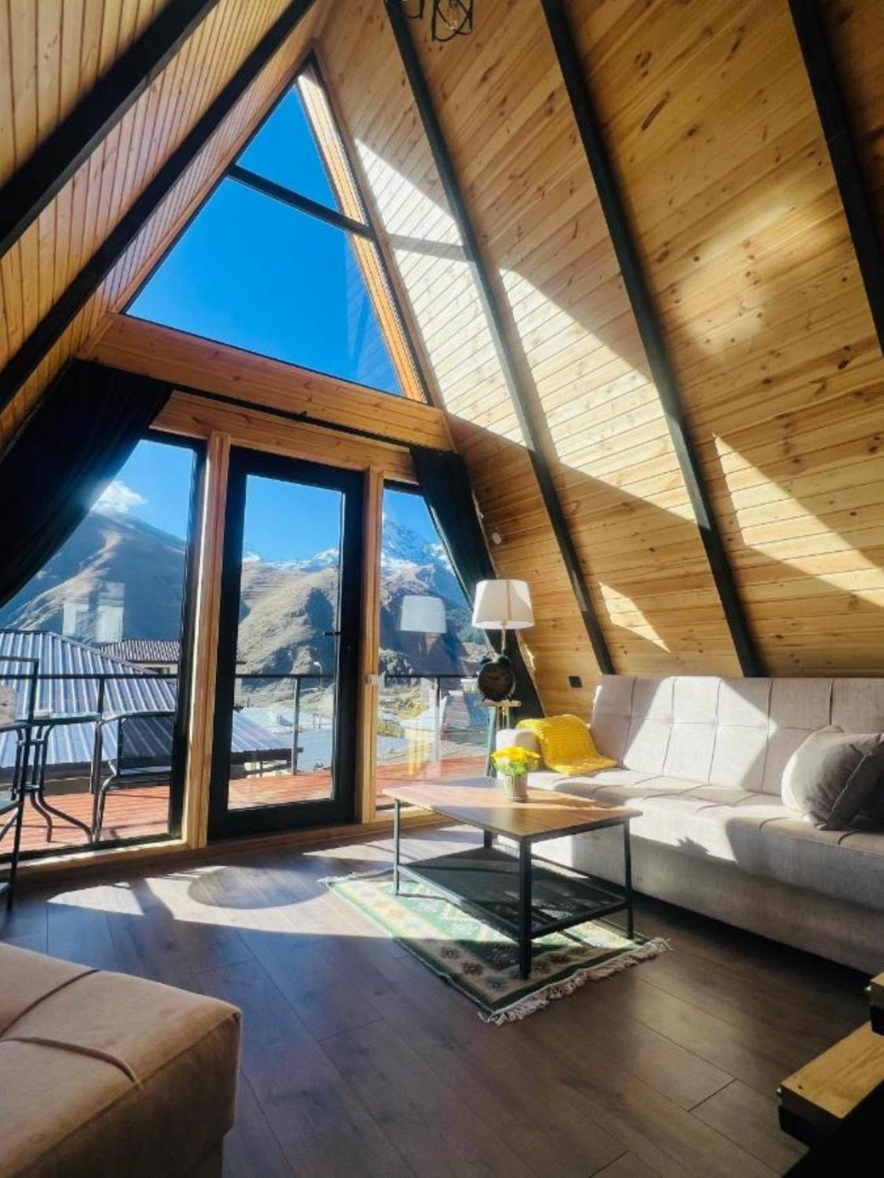 Pyramid Kazbegi Hotel Ngoại thất bức ảnh
