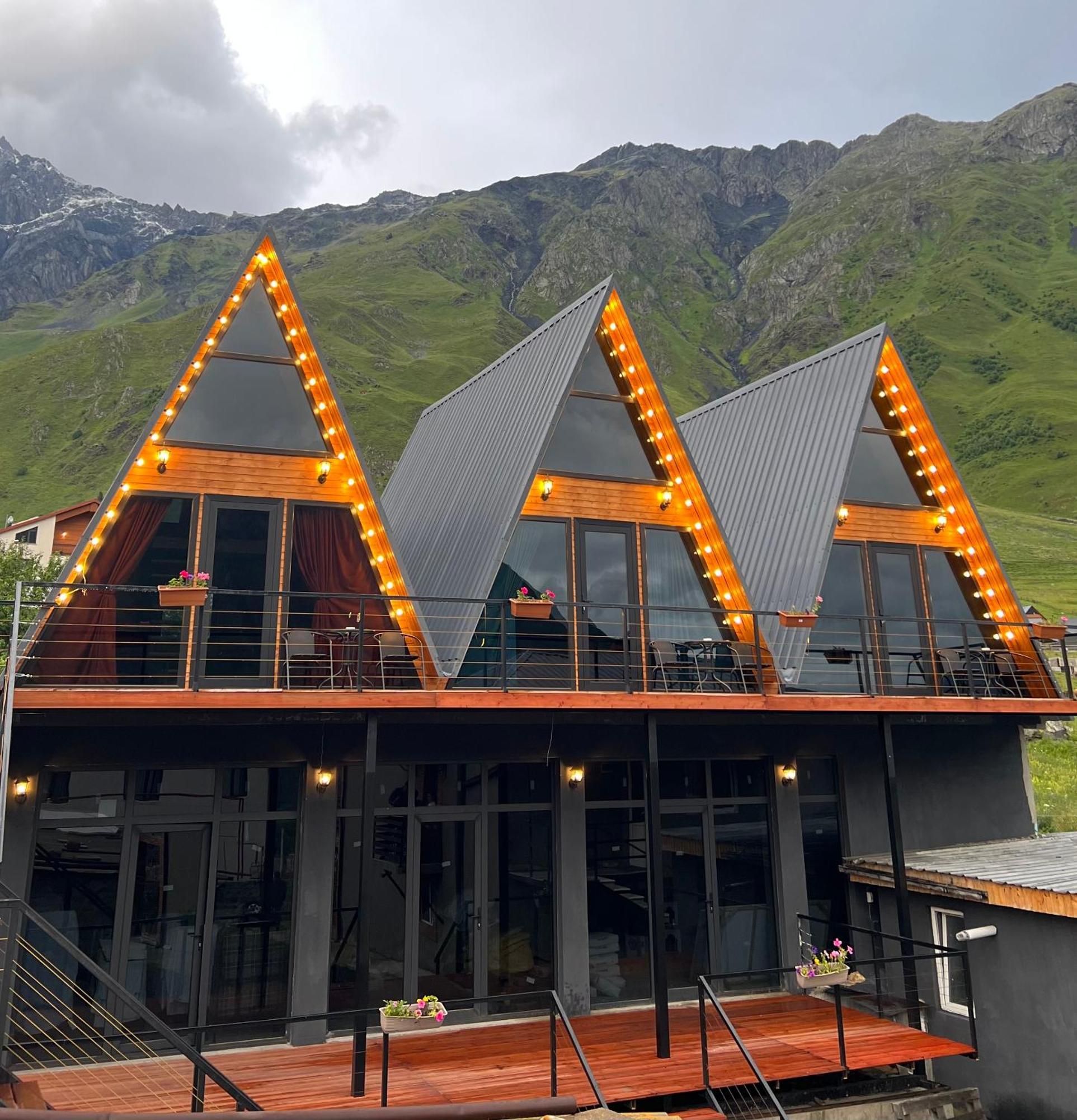 Pyramid Kazbegi Hotel Ngoại thất bức ảnh