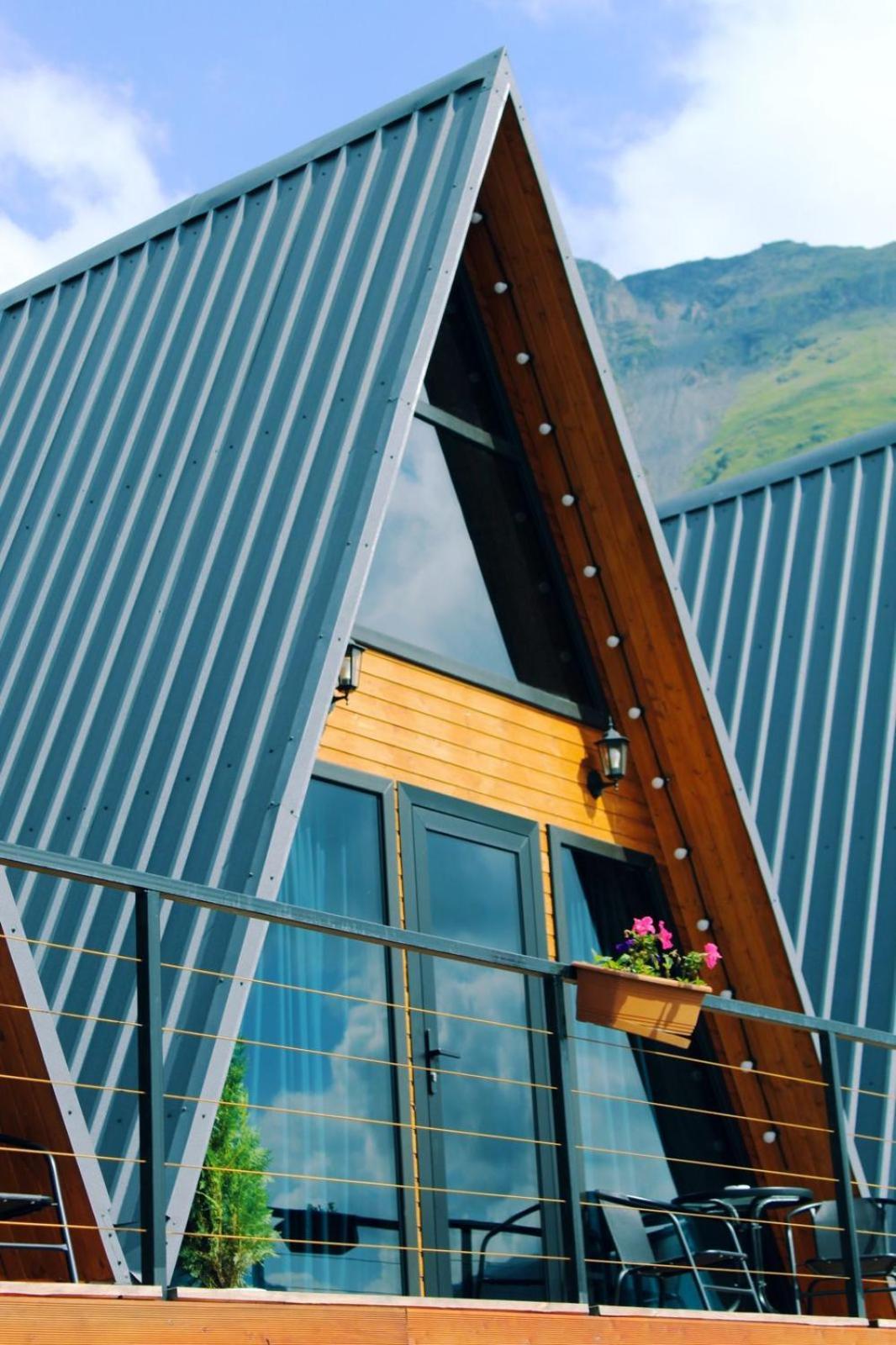 Pyramid Kazbegi Hotel Ngoại thất bức ảnh